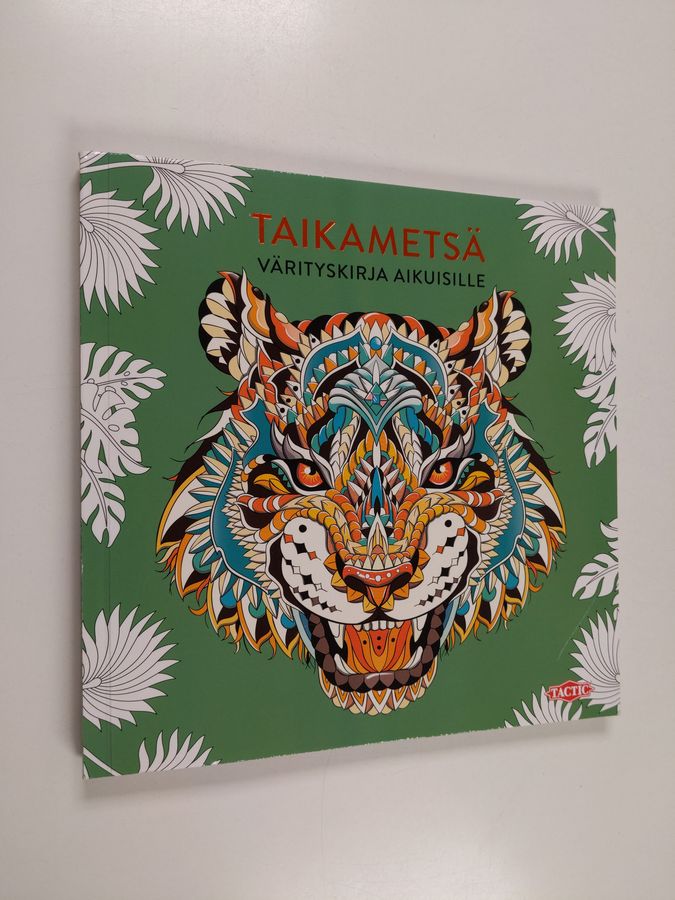 Taikametsä : värityskirja aikuisille