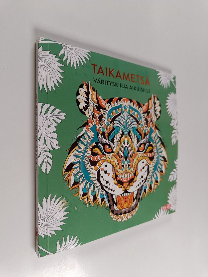 Taikametsä : värityskirja aikuisille